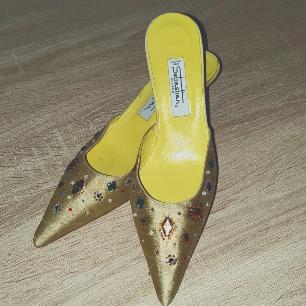 Sebastian Milano Italian kitten heels. 36.